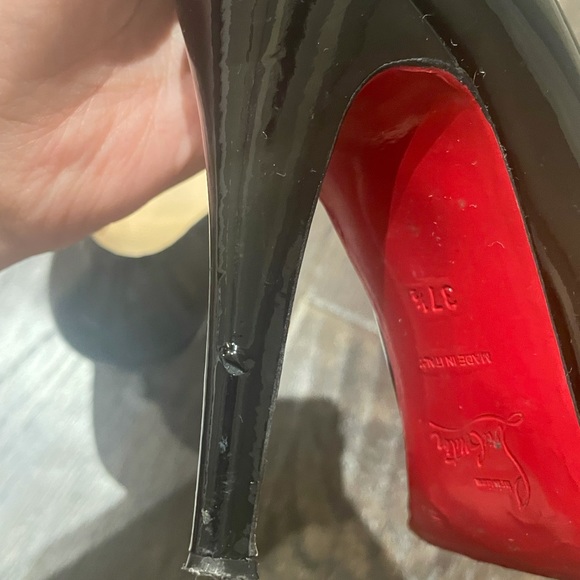 Christian Louboutin Black Patent leather round toe pumps size 37.5 woman - Picture 4 of 7